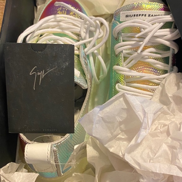 Designer shoes new in a box - Picture 2 of 5